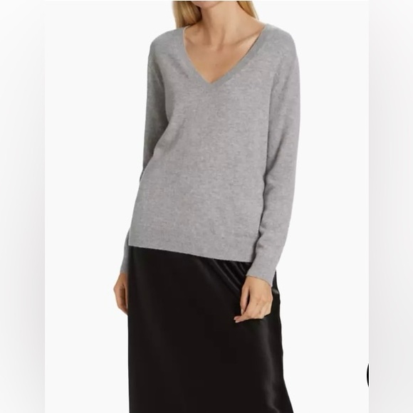 Vince Weekend V-Neck Cashmere Sweater Gray Size M